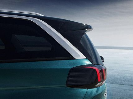 en-stor-nyhed-er-paa-vej-ny-peugeot-5008-suv-glad-kalundborg-2