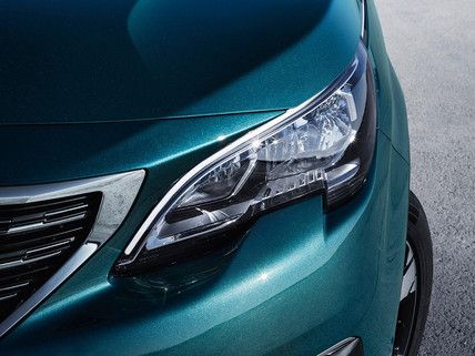 en-stor-nyhed-er-paa-vej-ny-peugeot-5008-suv-glad-kalundborg-3