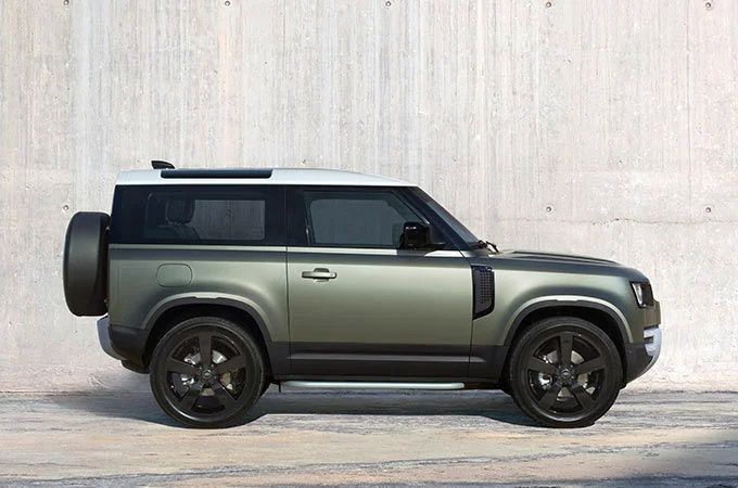 land-rover-defender-skabt-til-store-bedrifter-urban