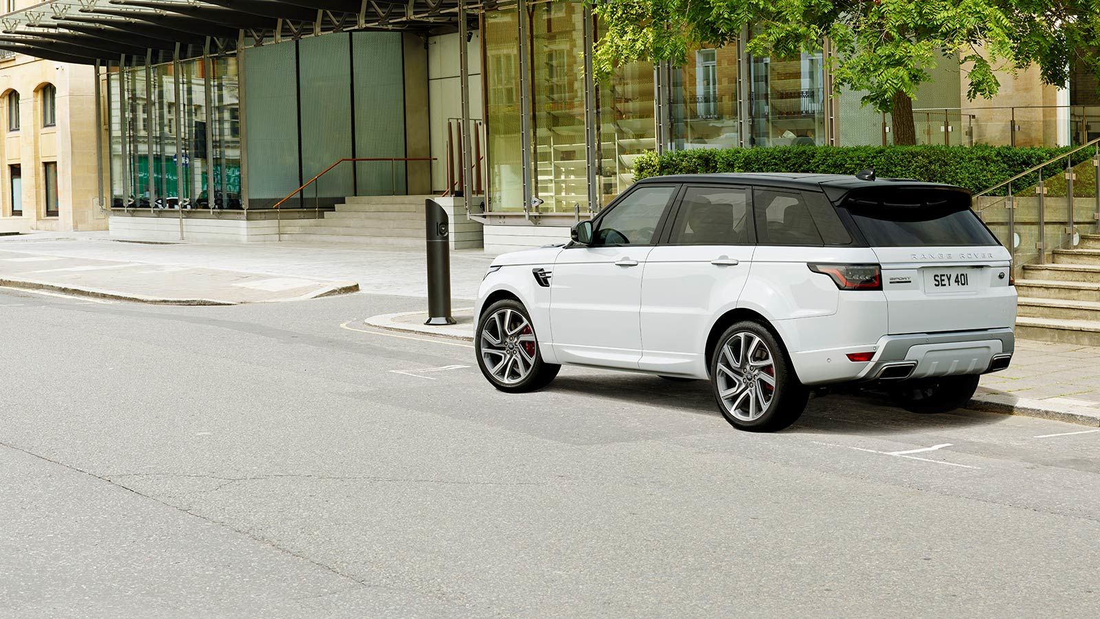 land-rover-plug-in-hybrid-offentlig-hjemme-glad-kalundborg